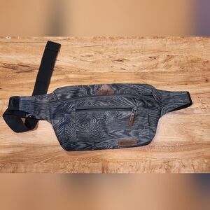 Columbia belt bag